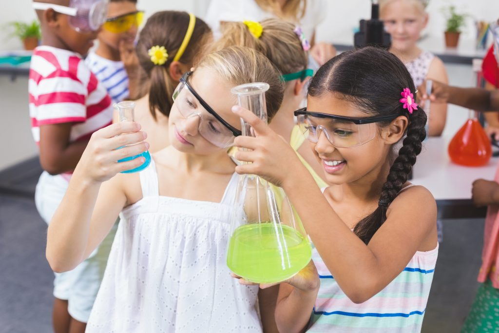 Experimentos de química fáceis para fazer na escola